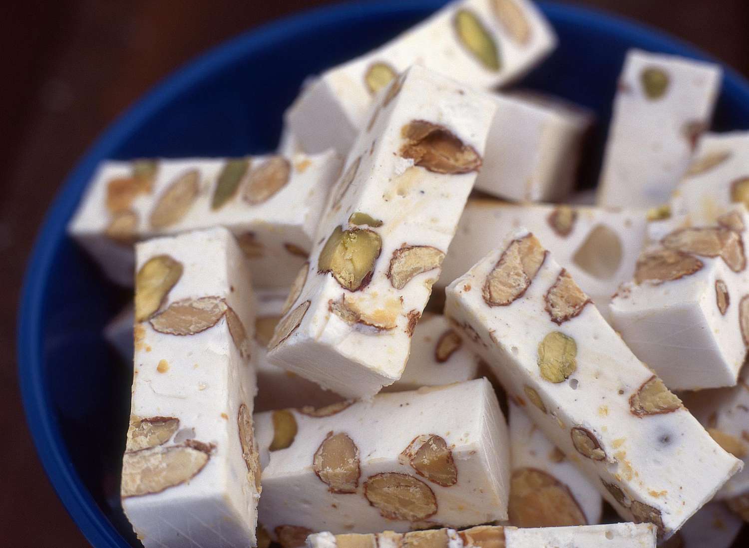 hinh-anh-keo-nougat